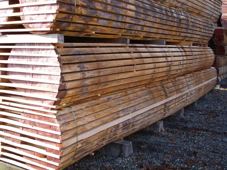 Gelagerte Laubholz-Blockware